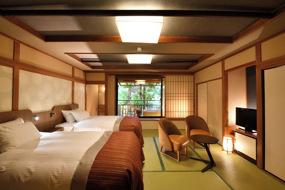 露天風呂付客室 [宙のおと] ツインベッドルーム(奈義和牛会席)　禁煙 客室2 | 湯郷温泉「ホテル湯の杜 美春閣」