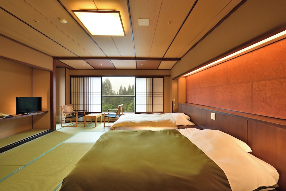 和モダンルーム　禁煙　12.5畳ツインベッド付（内風呂なし） | 湯郷温泉「ホテル湯の杜 美春閣」
