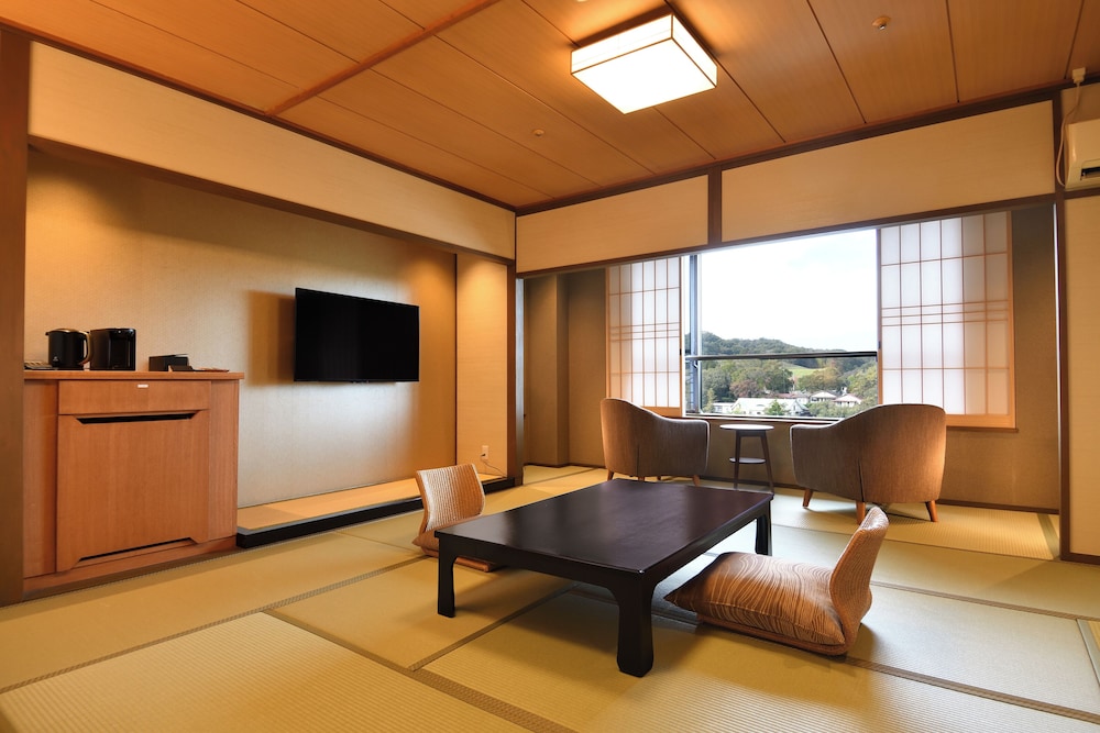 やわらぎ和室　禁煙　12．5畳（内風呂なし） | 湯郷温泉「ホテル湯の杜 美春閣」