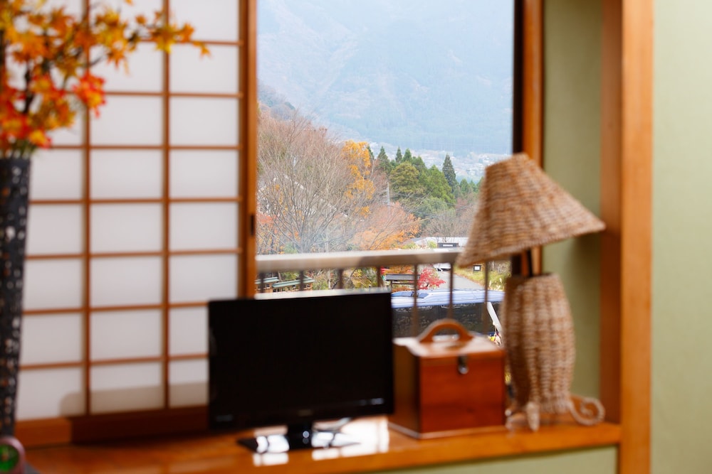 和室 8畳 キッチン&バストイレ付き 客室1 | ゆふいん田舎村いなか荘