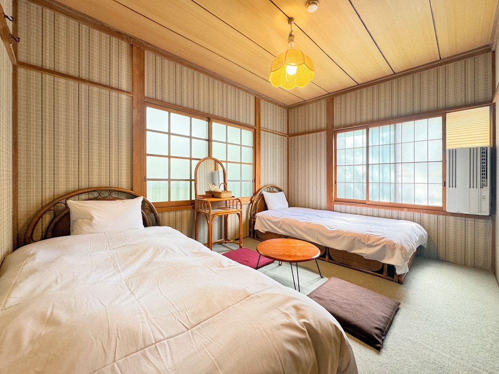 ツインルーム 共用バスルーム | ペンショオーネ ランタンリルン