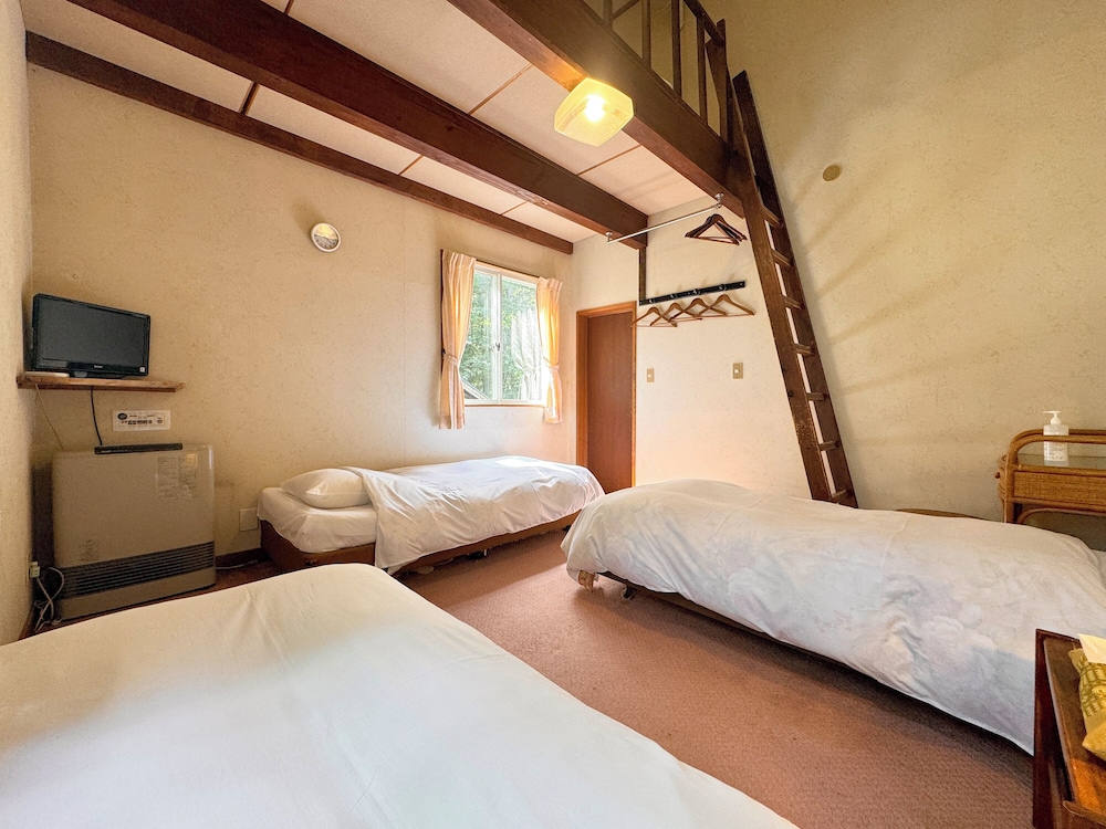 スーペリア トリプルルーム 共用バスルーム 客室6 | ペンショオーネ ランタンリルン