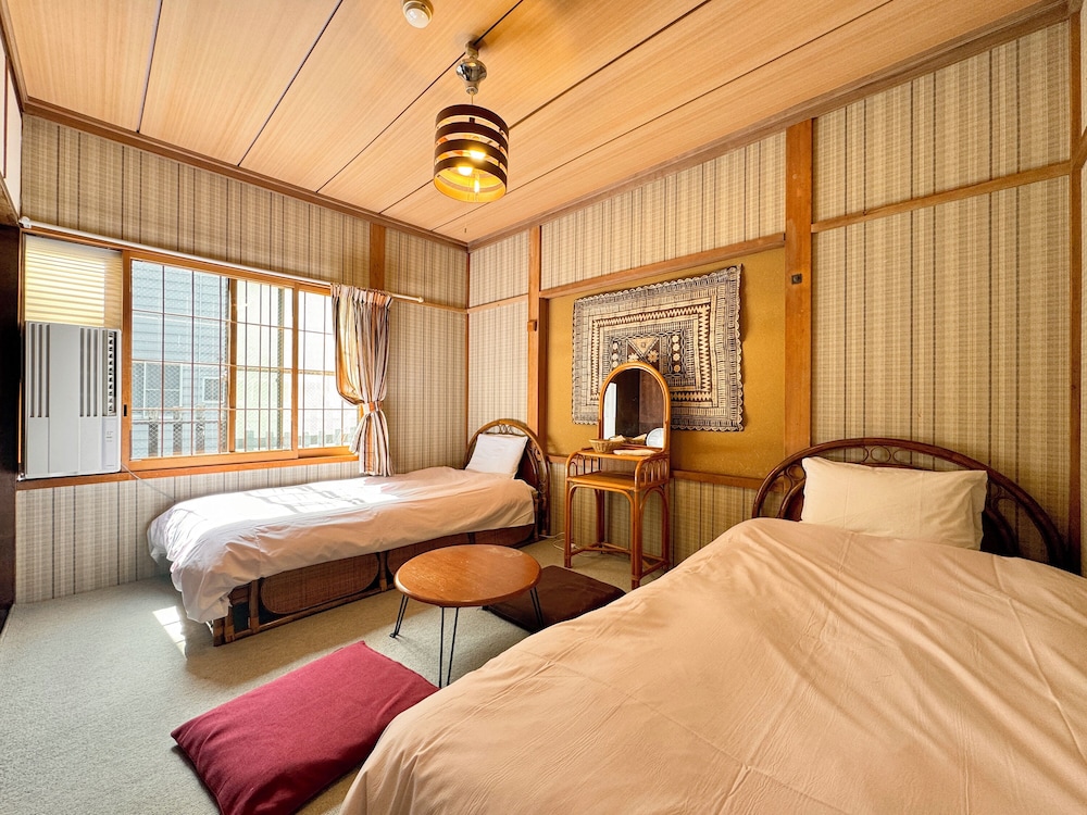 ツインルーム 共用バスルーム 客室3 | ペンショオーネ ランタンリルン