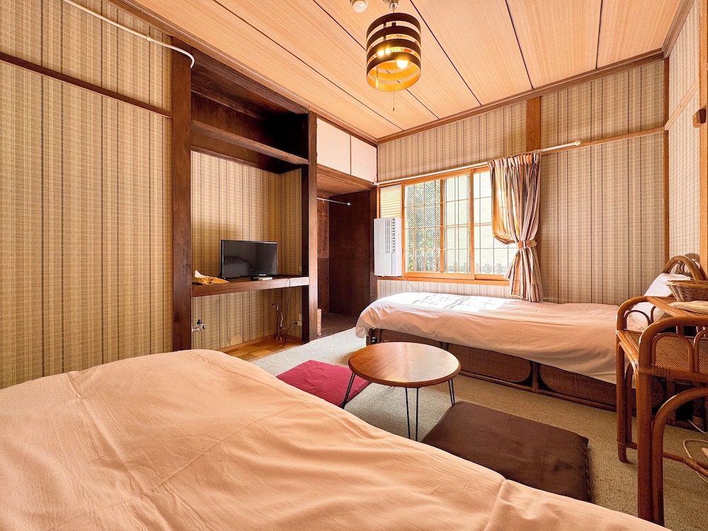 ツインルーム 共用バスルーム 客室4 | ペンショオーネ ランタンリルン