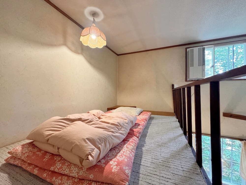 スーペリア トリプルルーム 共用バスルーム 客室4 | ペンショオーネ ランタンリルン