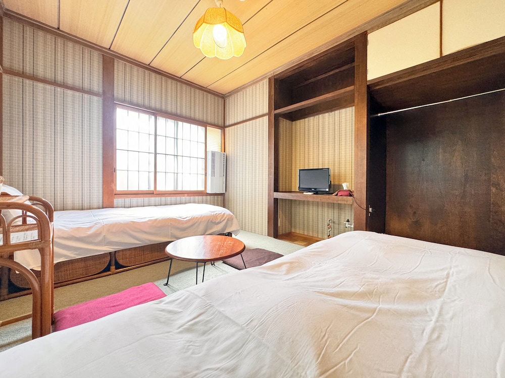 ツインルーム 共用バスルーム 客室2 | ペンショオーネ ランタンリルン