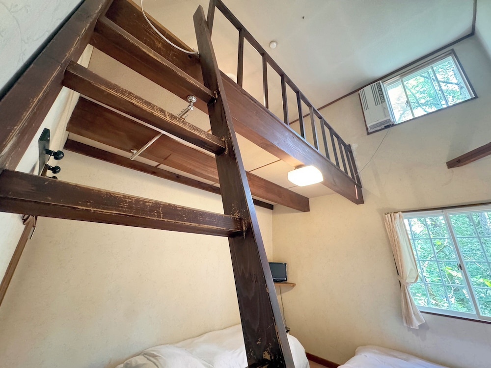 スーペリア トリプルルーム 共用バスルーム 客室3 | ペンショオーネ ランタンリルン