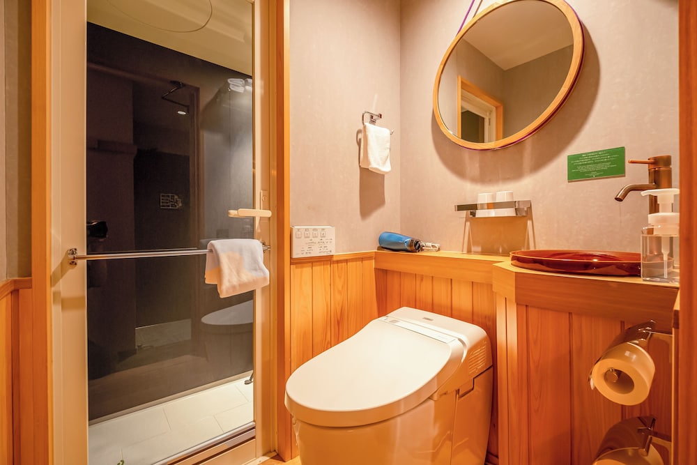 スーペリアツインルーム 禁煙 (6才以上は3名様まで) バスルーム0 | ゴザンホテル & サービスアパートメント東山三条