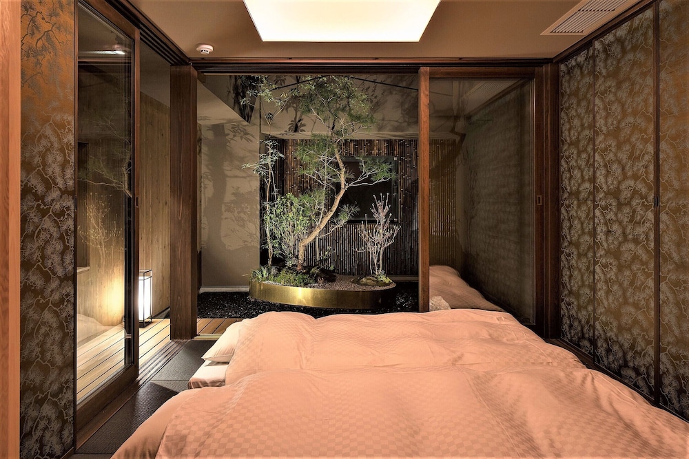 スーペリア ルーム ガーデンビュー 客室1 | ゴザンホテル & サービスアパートメント東山三条