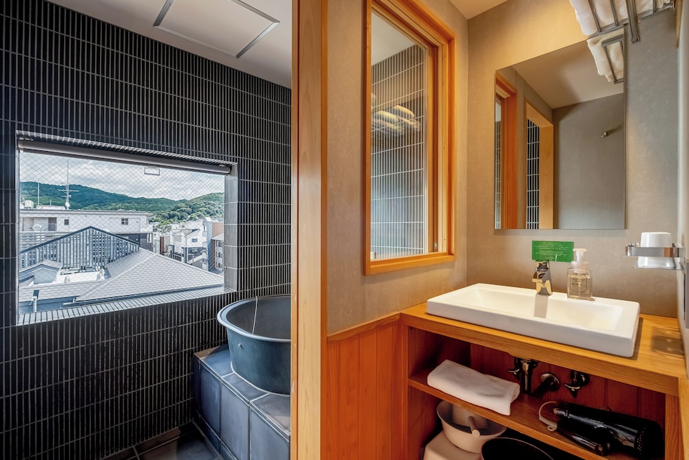 スーペリア ルーム ガーデンビュー バスルーム5 | ゴザンホテル & サービスアパートメント東山三条