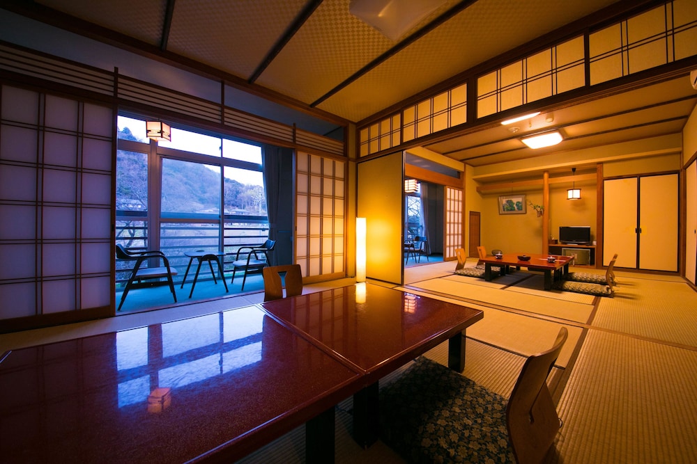 和室20畳 アウトバス | 旅館 清少納言