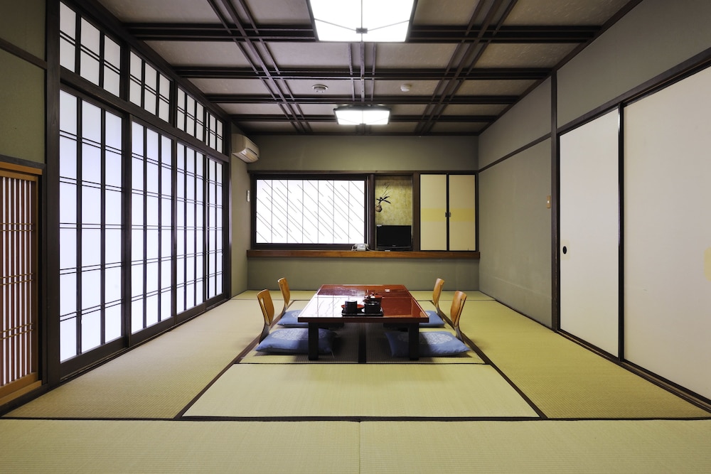 和室20畳 アウトバス 客室1 | 旅館 清少納言