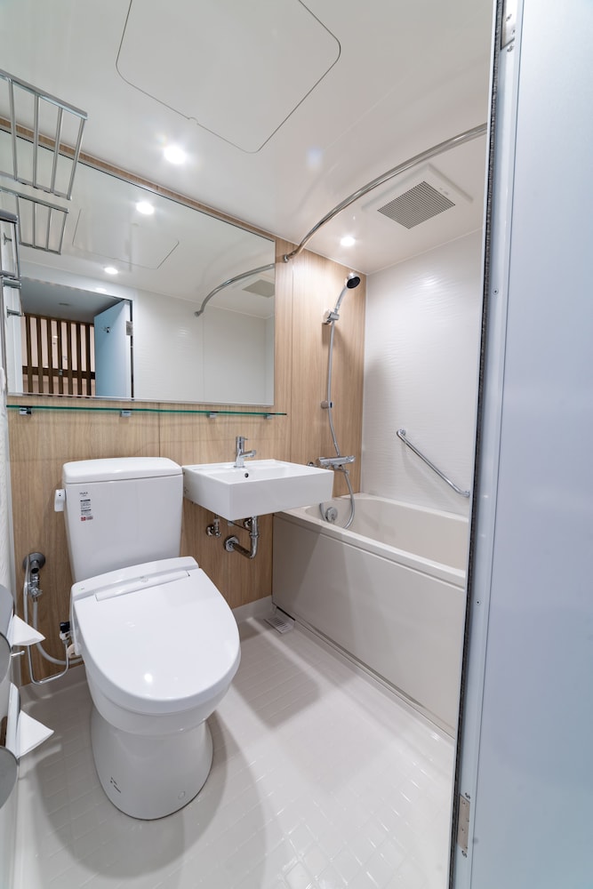 スーペリア トリプルルーム 禁煙 バスルーム1 | 蓼科グランドホテル滝の湯