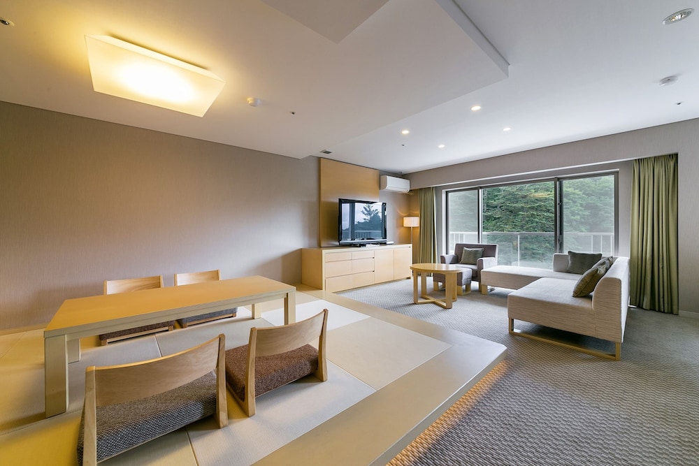 スイートルーム 禁煙 客室2 | 蓼科グランドホテル滝の湯