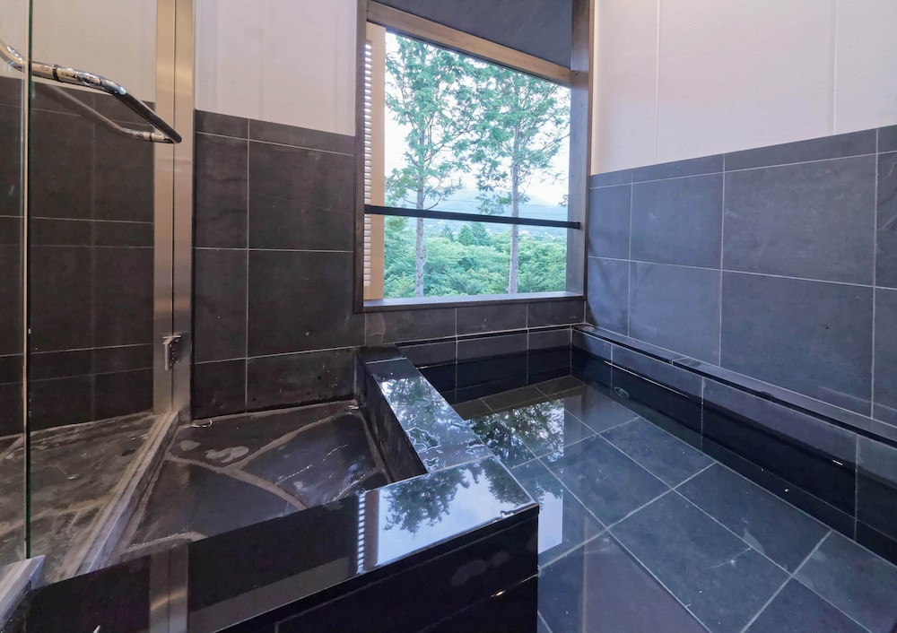 露天風呂付ツイン和室（禁煙） バスルーム0 | ススキの原 一の湯