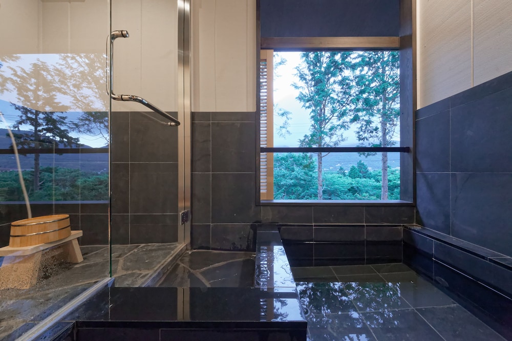 [贅沢旅]舟盛付きグルメプラン&朝食つき露天風呂付ツイン和室 禁煙 バスルーム0 | ススキの原 一の湯