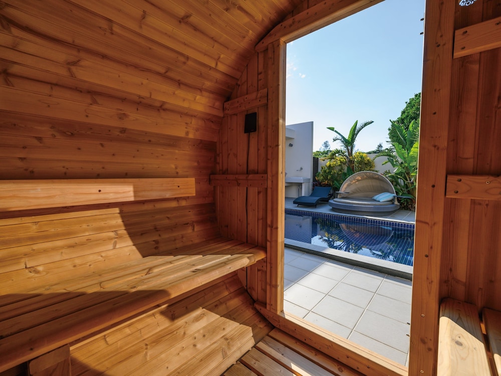 ロイヤルスイートヴィラ -プールサイドBBQ- 禁煙 客室4 | プールヴィラ 今泊 by コルディオプレミアム