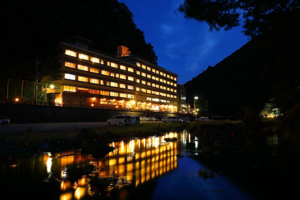 施設の正面1 | 砂湯のお膝元 湯原国際観光ホテル 菊之湯 施設の正面1 | 砂湯のお膝元 湯原国際観光ホテル 菊之湯