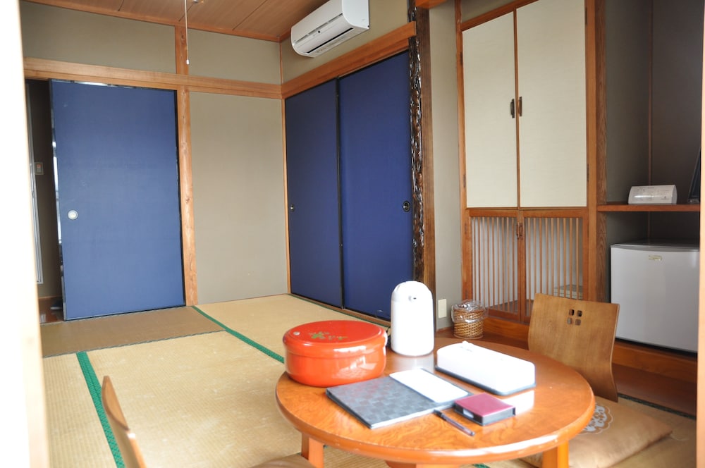 和室6畳 客室2 | 河畔の宿 からつキャッスル