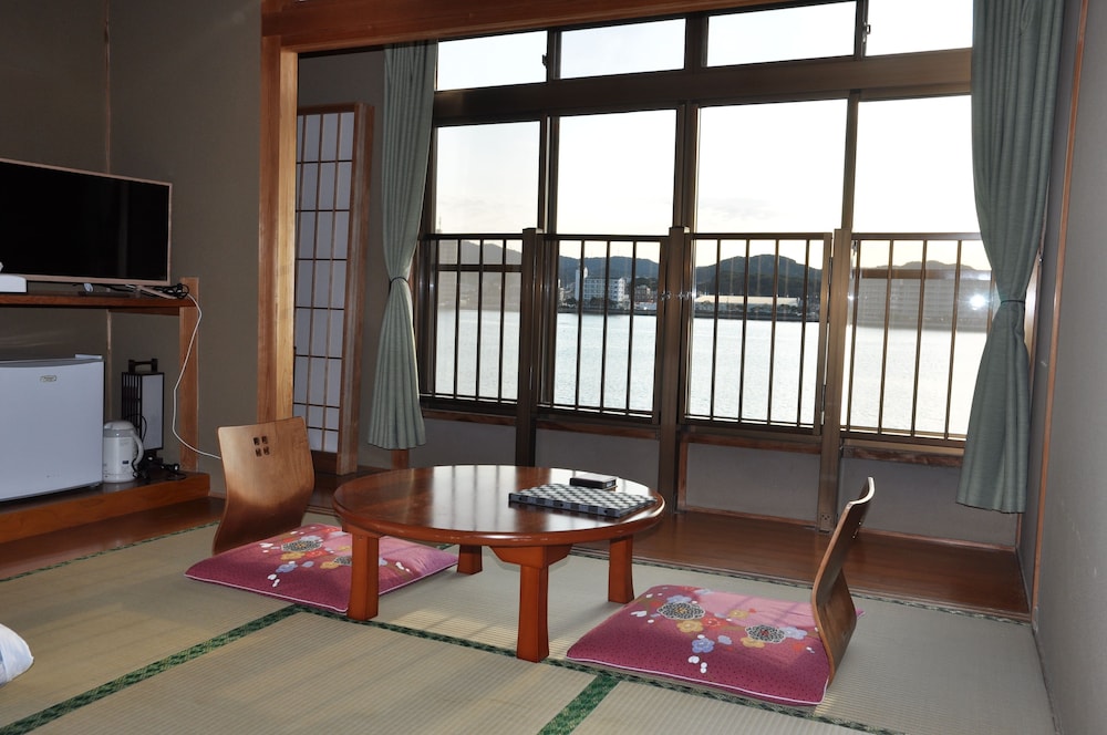 和室6畳 | 河畔の宿 からつキャッスル