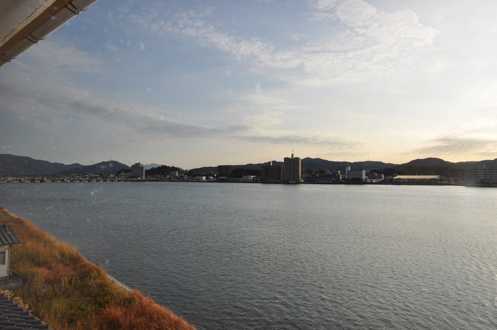和室8畳 部屋からの景観0 | 河畔の宿 からつキャッスル