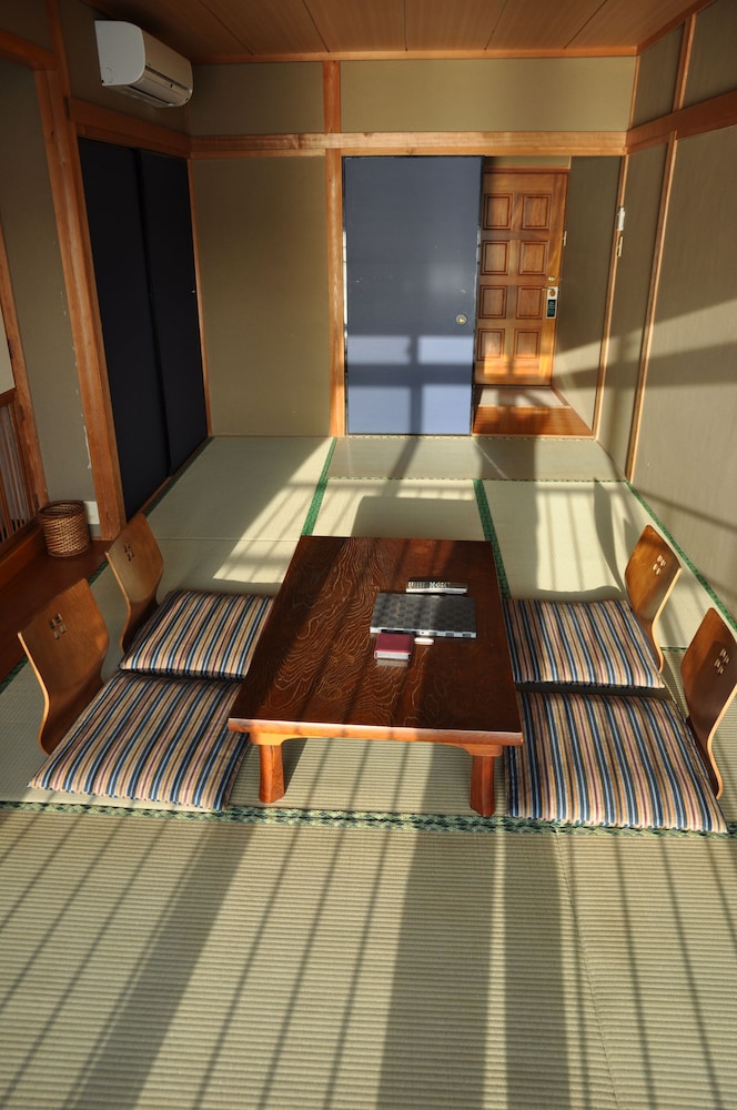 和室8畳 客室1 | 河畔の宿 からつキャッスル