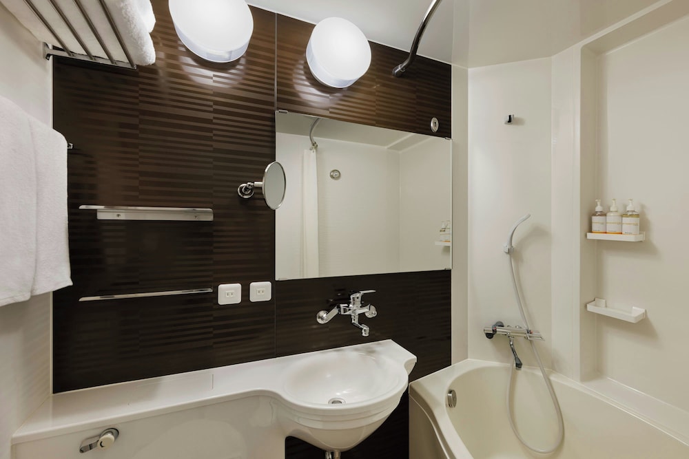 ルーム シングルベッド 2 台 バスルーム0 | Four Points Flex By Sheraton金沢