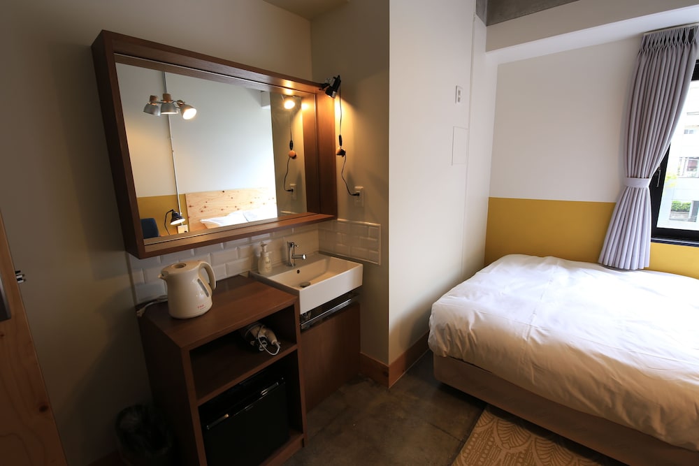 ダブルベッド個室 客室2 | WISE OWL HOSTELS SHIBUYA