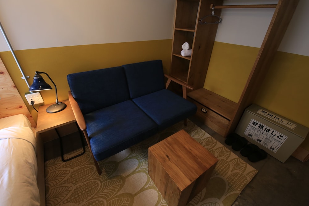 ダブルベッド個室 客室1 | WISE OWL HOSTELS SHIBUYA