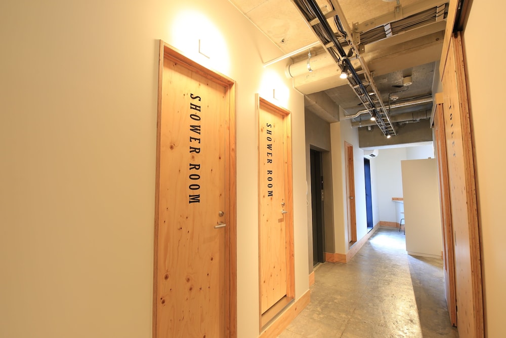 ツイン個室 BUNKベッド バスルーム0 | WISE OWL HOSTELS SHIBUYA