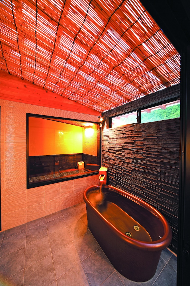 癒し風呂付コテージ タイプC (301) 低温岩盤浴・檜風呂付 バスルーム0 | たまゆらの里