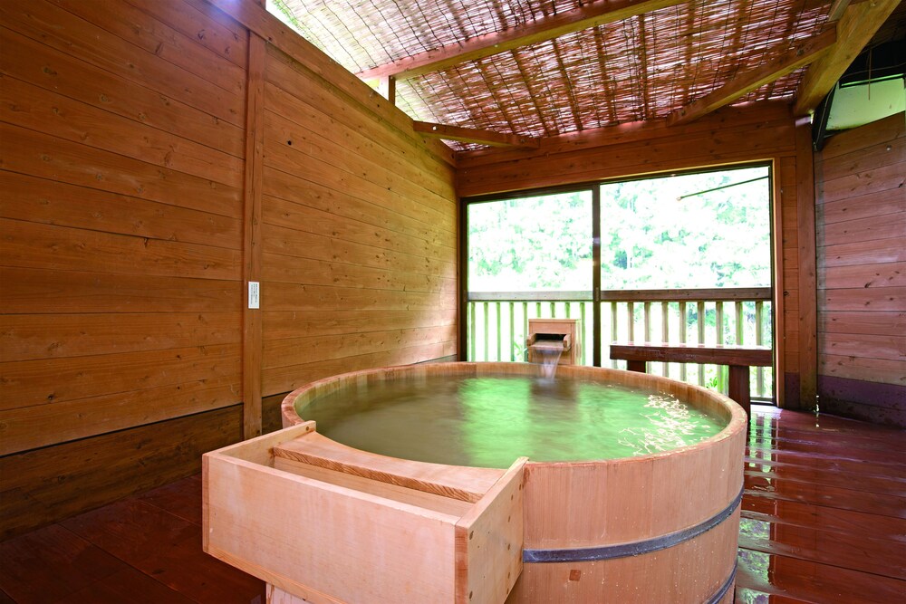 癒し風呂付コテージ タイプD (210) 檜風呂付 バスルーム0 | たまゆらの里