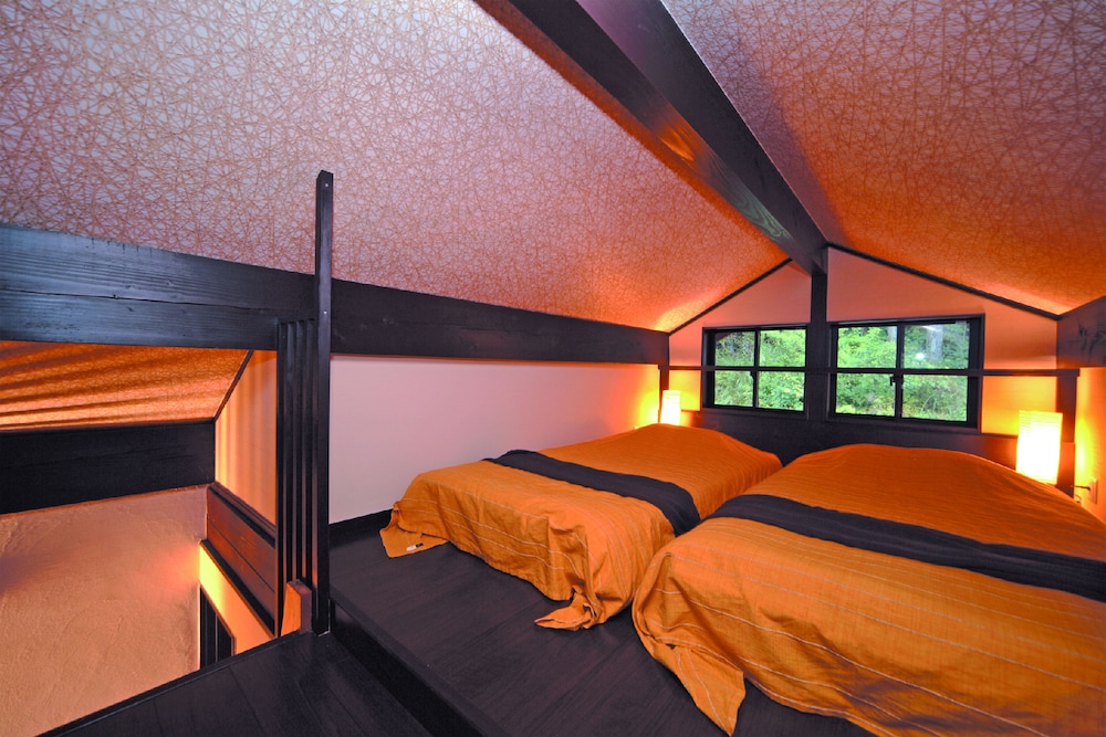 癒し風呂付コテージ タイプC (301) 低温岩盤浴・檜風呂付 客室1 | たまゆらの里