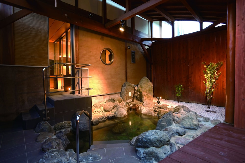 癒し風呂付コテージ タイプA (111) 低温岩盤浴・檜風呂・露天風呂付 バスルーム0 | たまゆらの里