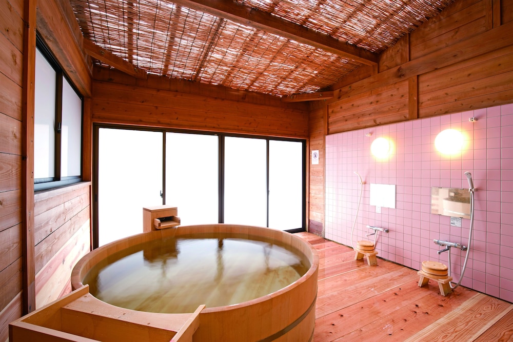 癒し風呂付コテージ タイプD (306) 檜風呂付 バスルーム0 | たまゆらの里