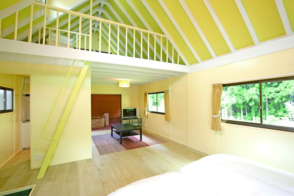 癒し風呂付コテージ タイプD (210) 檜風呂付 客室1 | たまゆらの里