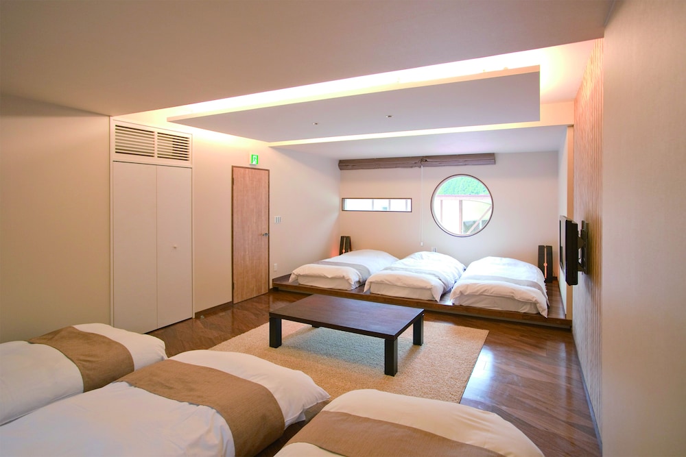 癒し風呂付コテージ タイプA (110) 低温岩盤浴・檜風呂・露天風呂付 客室1 | たまゆらの里