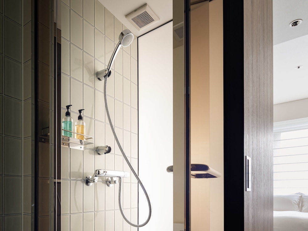 プレミアキングルーム バスルームのシャワー0 | 京都グランベルホテル