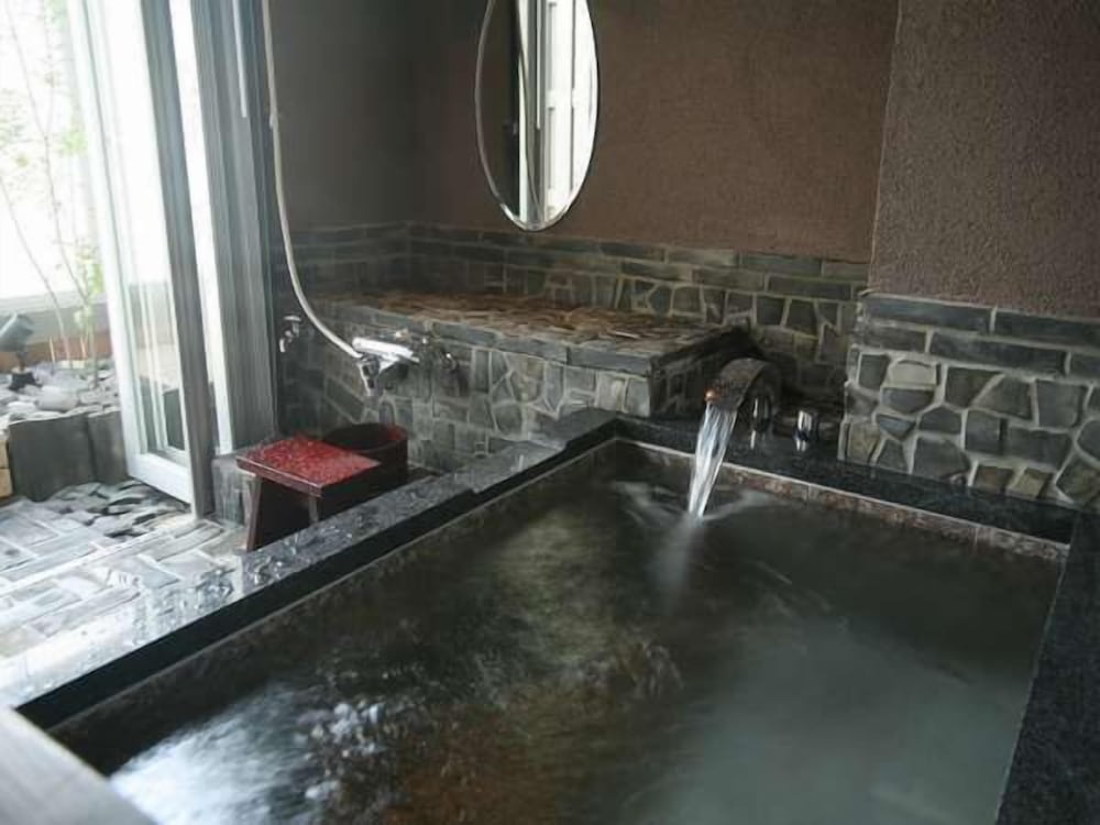 デラックスツイン 半露天風呂付 (42m2)(二食付) バスルーム0 | 旅の宿 潮の灯 鯨望荘