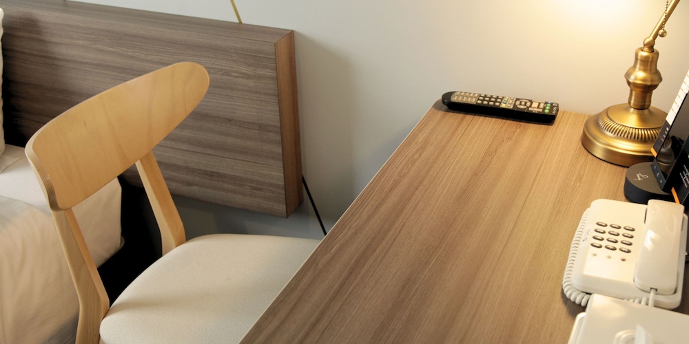 【禁煙】コンフォートダブル14㎡（本館ステーションウィング） 客室4 | ホテル アザット 那覇