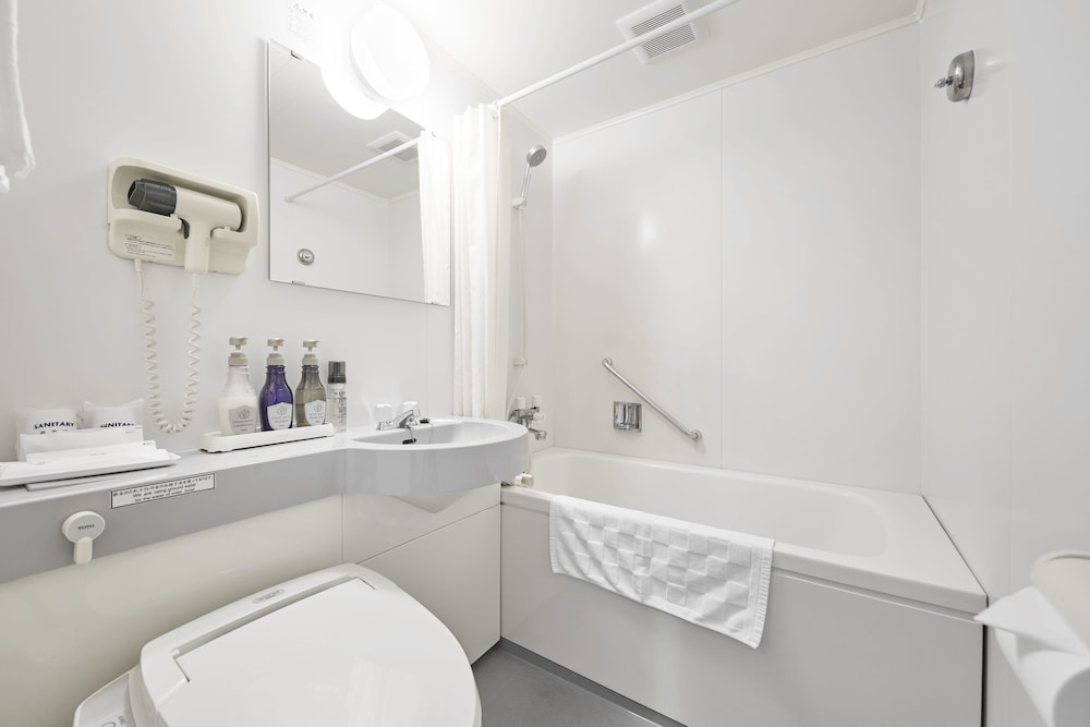 【禁煙】ダブル23㎡（本館ステーションウィング） バスルーム0 | ホテル アザット 那覇