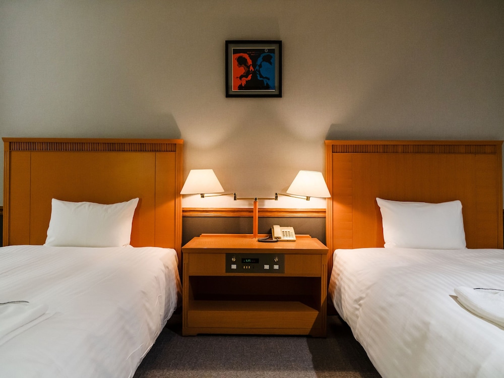 【禁煙】ツイン23㎡（本館ステーションウィング） 客室3 | ホテル アザット 那覇