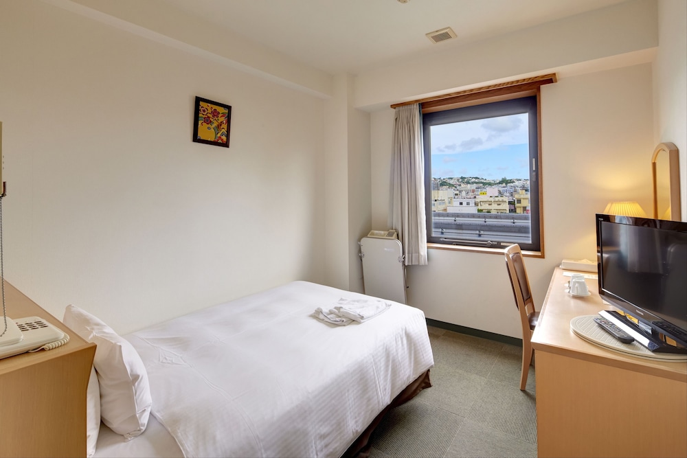 【喫煙】セミダブル14㎡(本館ステーションウィング) | ホテル アザット 那覇