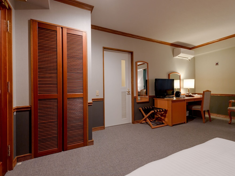 【禁煙】ツイン23㎡（本館ステーションウィング） 客室5 | ホテル アザット 那覇