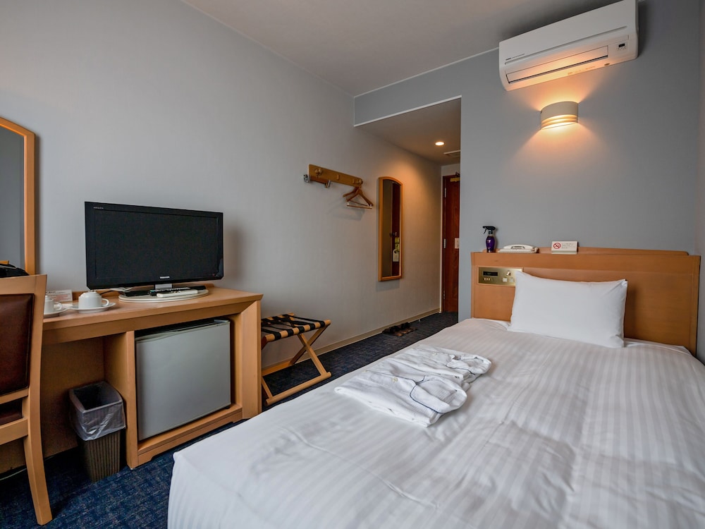 【喫煙】セミダブル14㎡(本館ステーションウィング) 客室5 | ホテル アザット 那覇