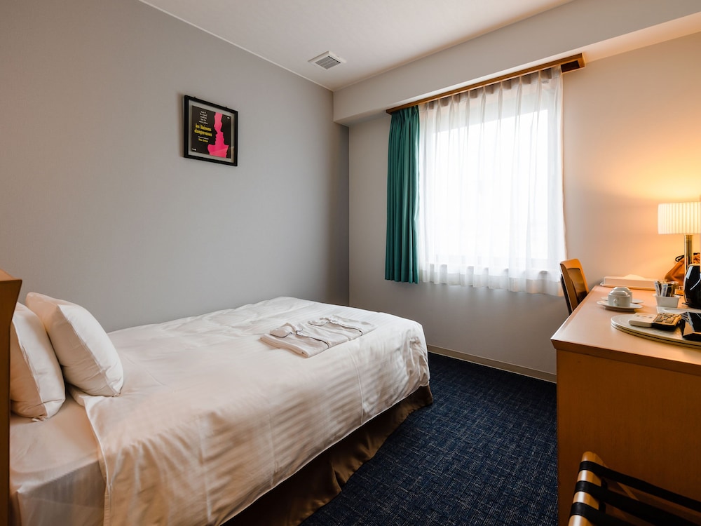 【喫煙】セミダブル14㎡(本館ステーションウィング) 客室3 | ホテル アザット 那覇