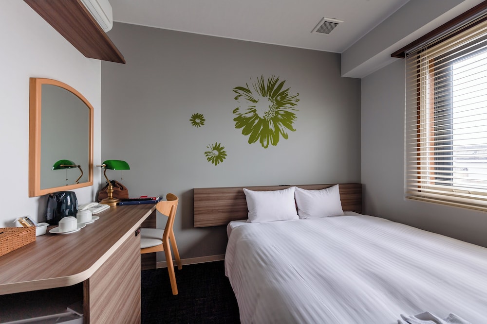 【禁煙】コンフォートダブル14㎡（本館ステーションウィング） 客室1 | ホテル アザット 那覇