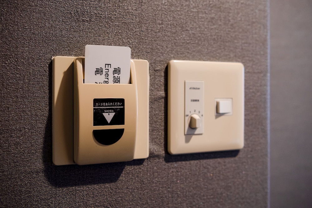 【喫煙】セミダブル14㎡(本館ステーションウィング) 客室の設備とサービス6 | ホテル アザット 那覇