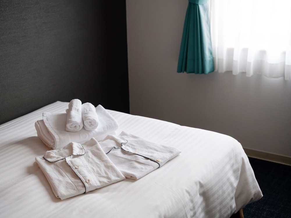 【喫煙】セミダブル14㎡(本館ステーションウィング) 客室8 | ホテル アザット 那覇