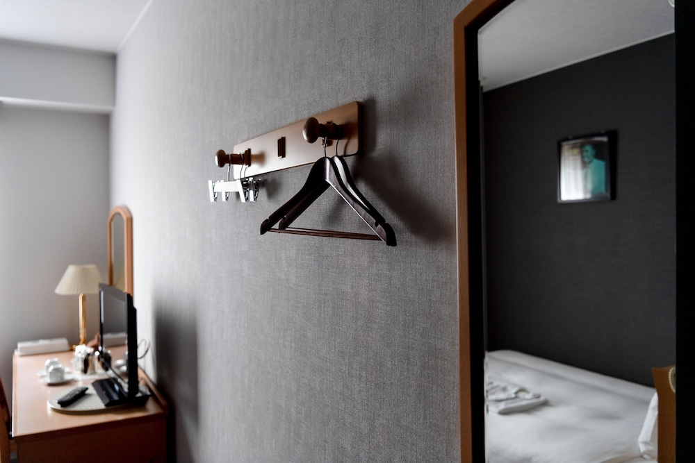 【喫煙】セミダブル14㎡(本館ステーションウィング) 客室11 | ホテル アザット 那覇